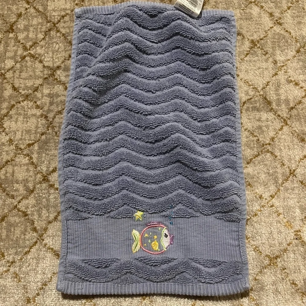 SET Of 2 Saturday KNIGHT VTG Blue FISH Embroidered FINGERTIP Hand TOWEL 16”x10”